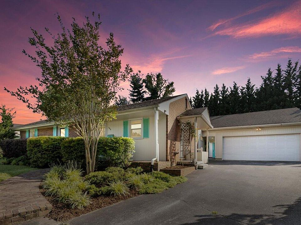 1st image of 209 Whitefield Ct
