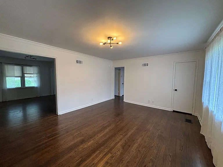 2633 S Toledo Ave — Photo 3