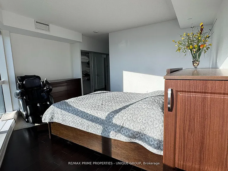386 Yonge St #5316 — Photo 12