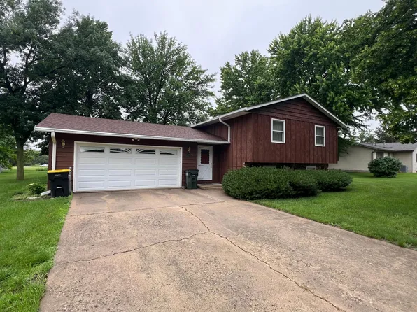 904 N 7th St, Olivia, MN 56277