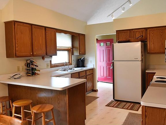 2nd image of 6001 S Mayflower Dr