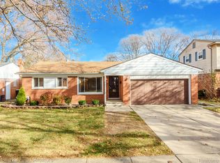 17586 Hillcrest St, Livonia, MI 48152