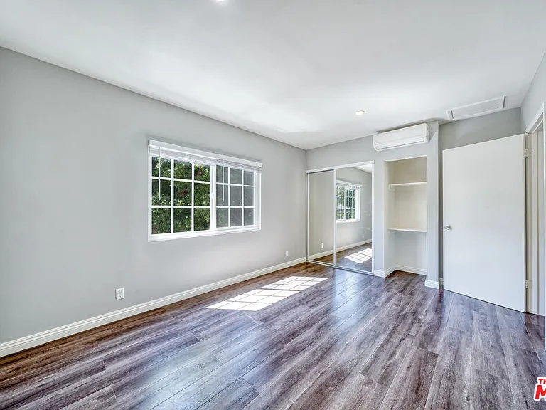 1112 Ocean Park Blvd #F — Photo 11