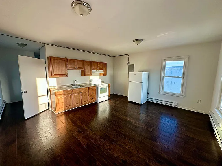 37 N Massachusetts Ave #3 — Photo 3