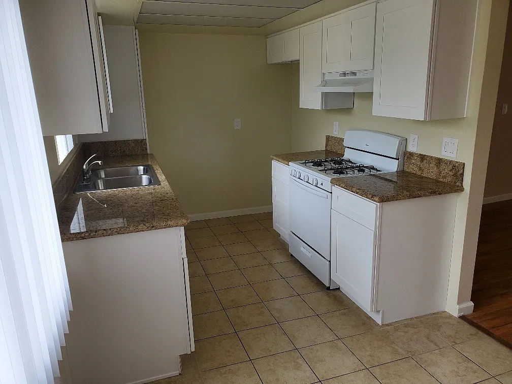 Building Photo - 10243 Samoa Ave #203