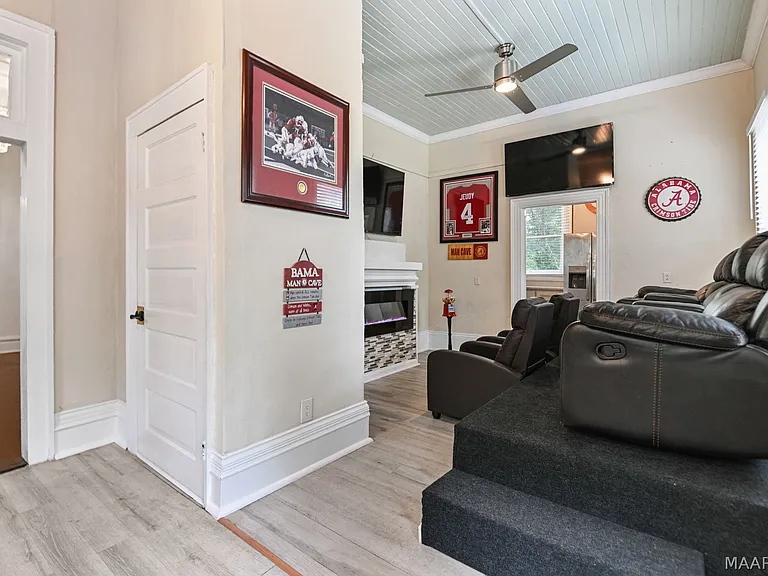 264 E Fairview Ave — Photo 9