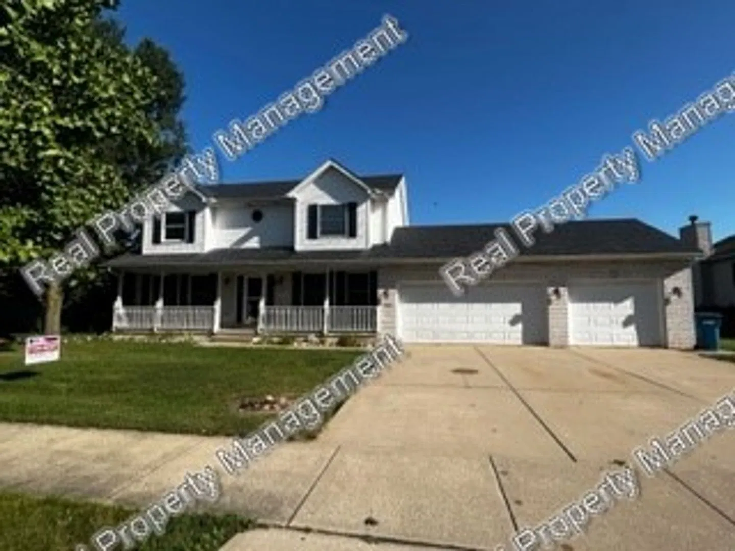Four Bed SFH in Autumn Chase — Photo 1