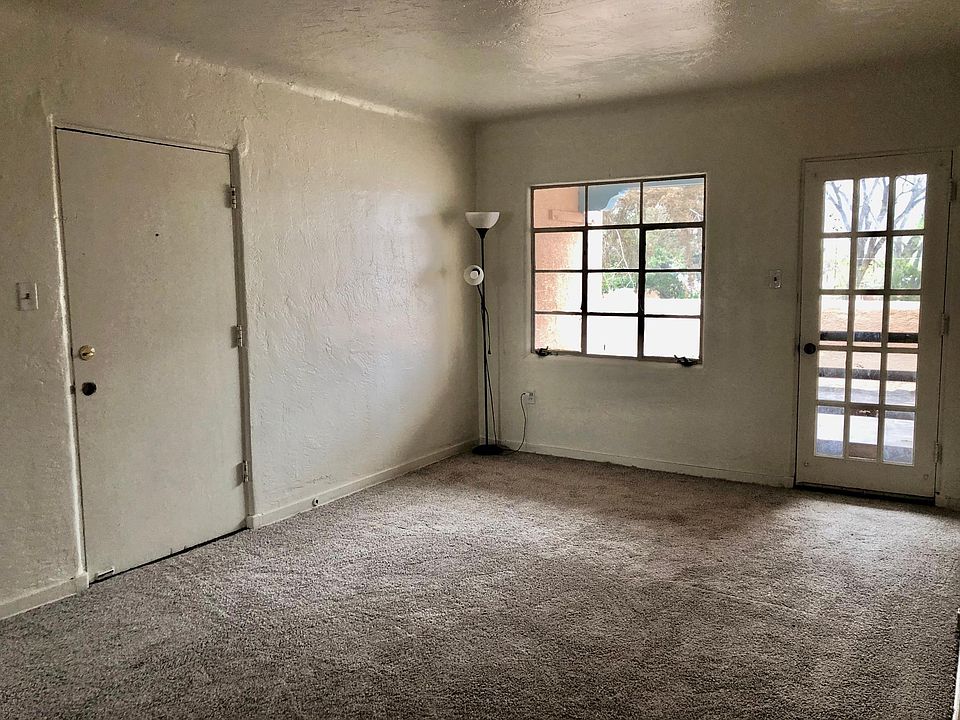 1st image of 302 Stanford Dr SE
