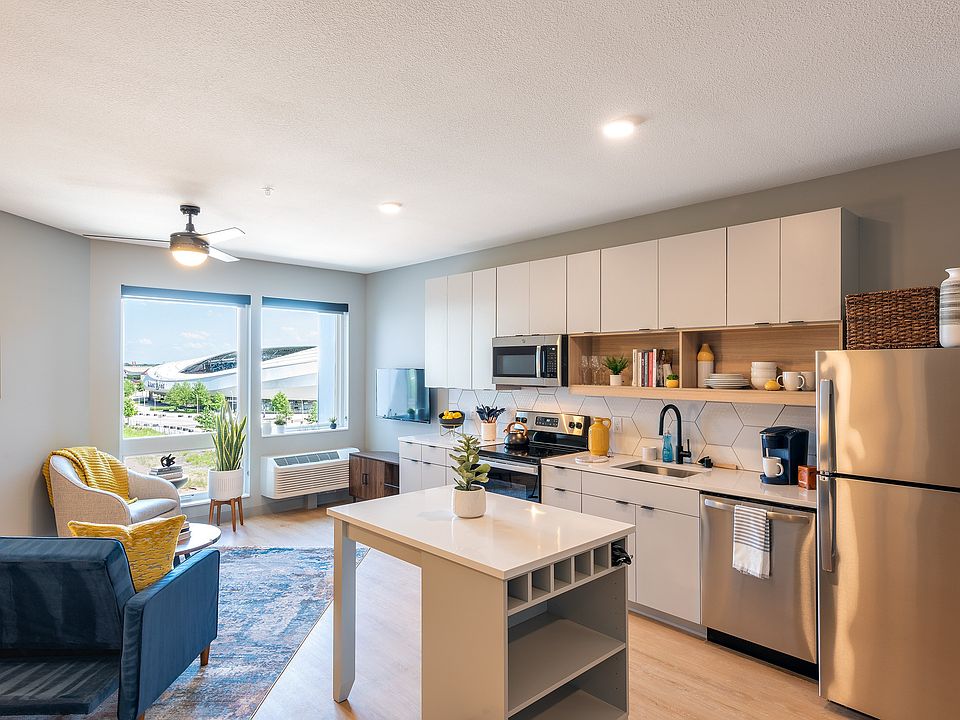 1st image of 455 Snelling Ave N #506