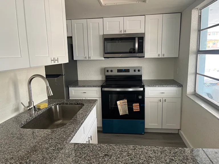 2301 Bay Blvd #1 — Photo 11