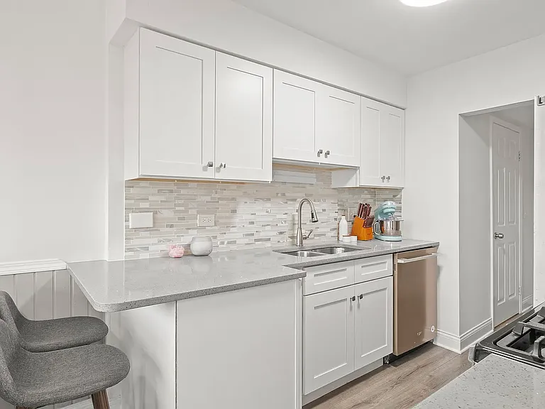 277 E Alpine Dr — Photo 14