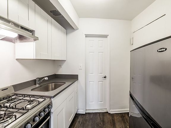 3rd image of 244 E 71st St APT 2C