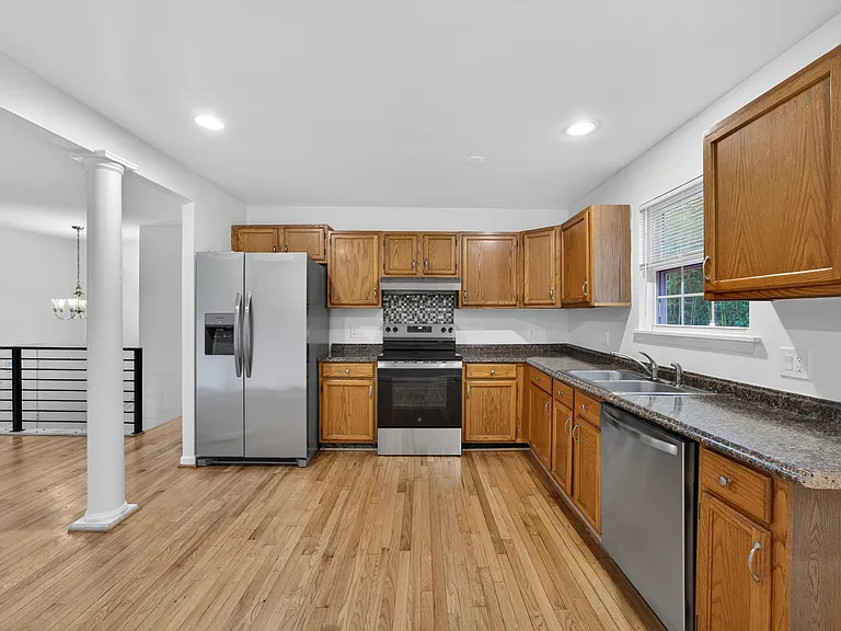 322 Howard Ave — Photo 27