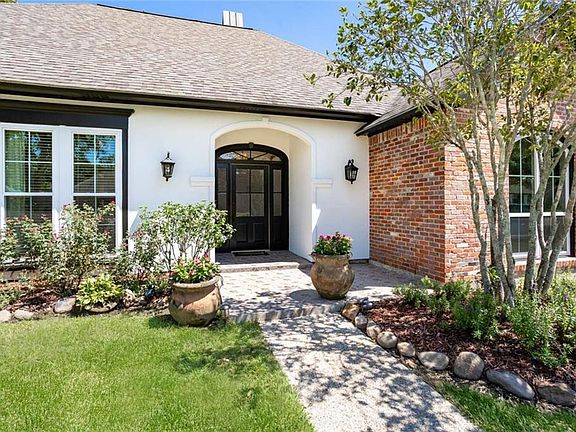 5th image of 626 Shadow Oak Dr