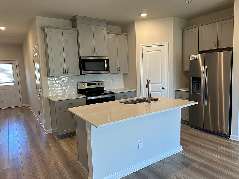 919 Field Ivy Dr — Photo 4