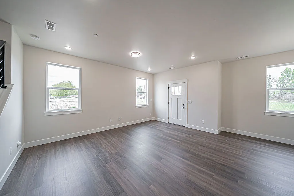 3 bed, 2.5 bath, 1647 sqft, $2,100 — Photo 3