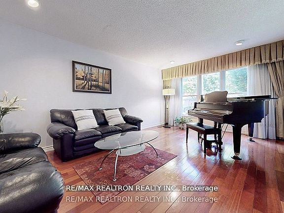 5th image of 72 Spanhouse Cres