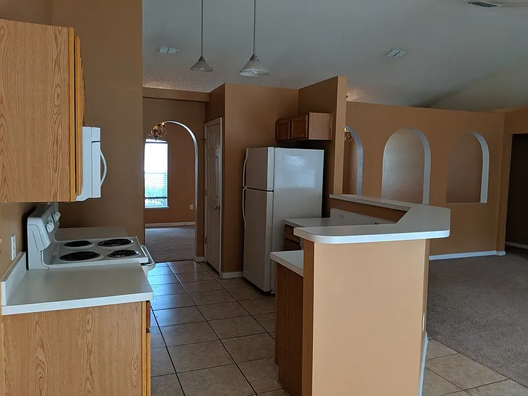 1907 Manatee Dr — Photo 4