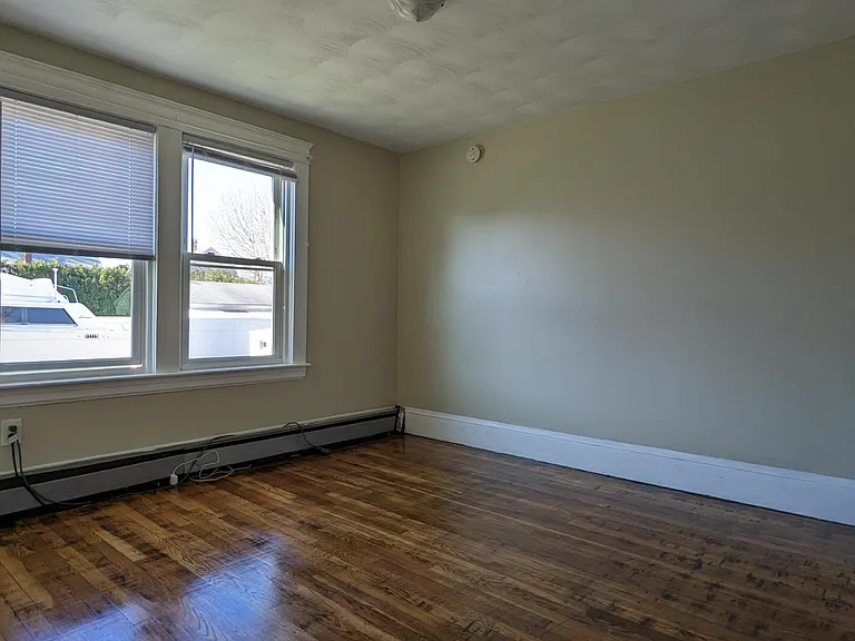220 Norton St — Photo 9