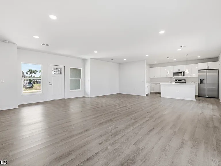 1406 Ford Cir — Photo 6