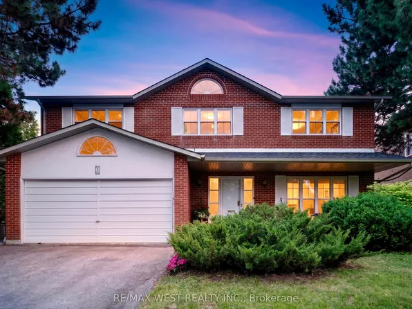 9 Harlington Rd N, Toronto, ON M3B 3G3