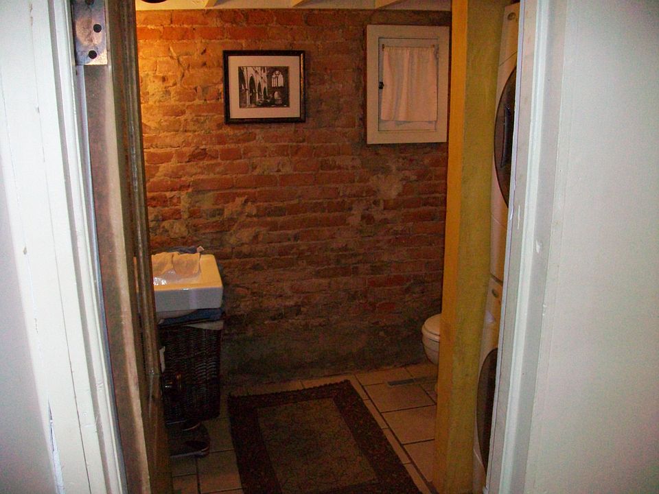 2nd image of 101 E Main St