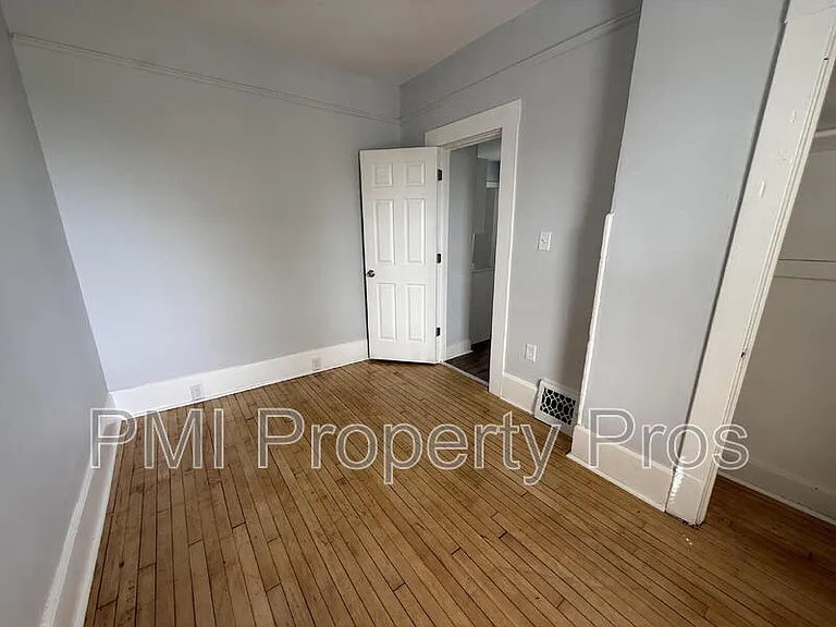 3109 W Walnut St — Photo 15