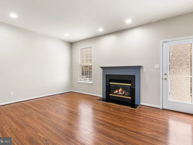 271 Yorktown Ct — Photo 11