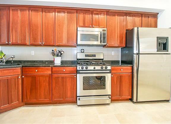 Eat-in kitchen with granite counter tops, stainless appliances and ample cabinet space