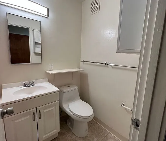 2255 Hearst — Photo 18