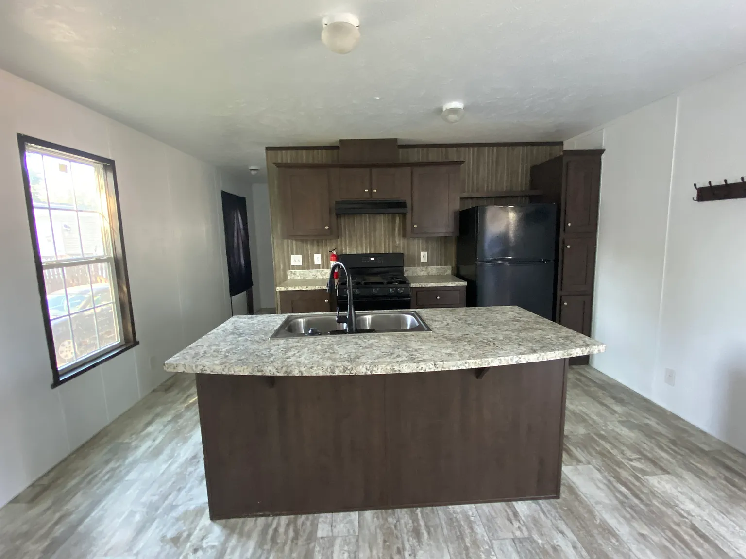 3 bed, 1056 sqft, $1,750 — Photo 3