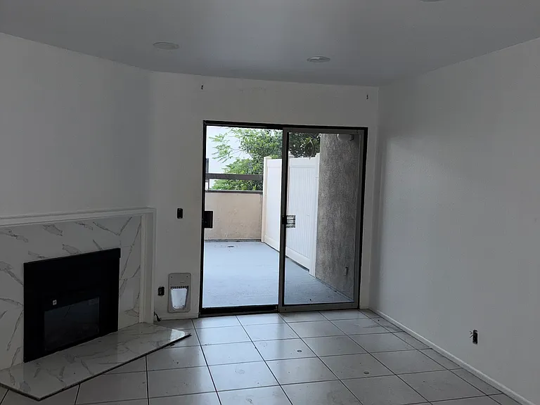 424 Oak St #128 — Photo 3
