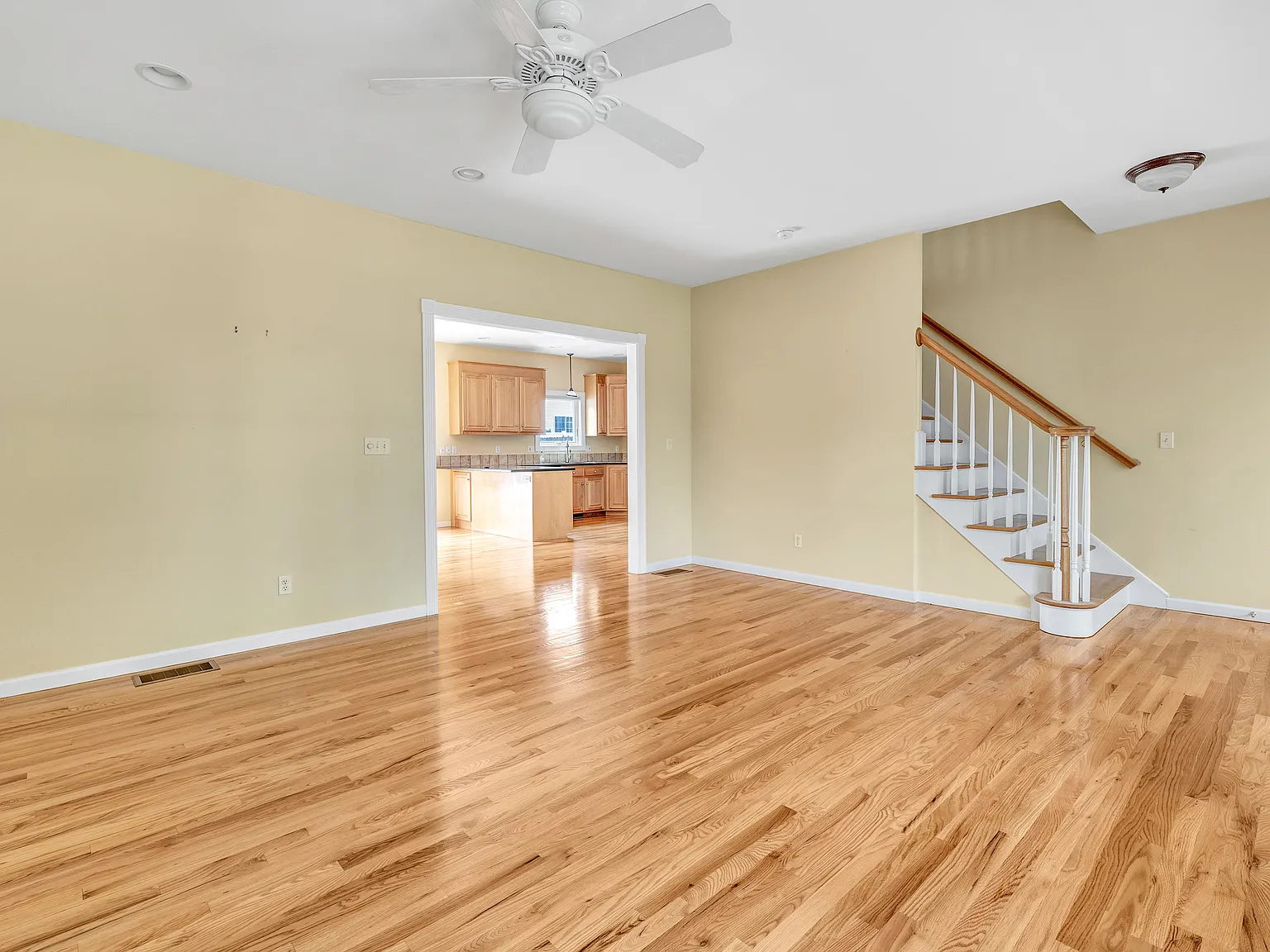 3 bed, 2.5 bath, 1858 sqft, $4,000 — Photo 4