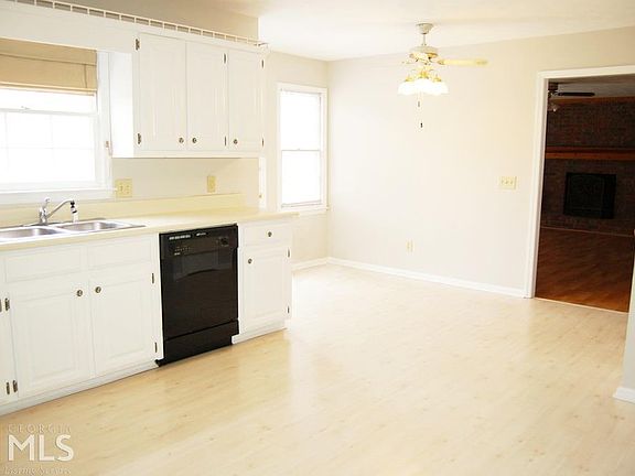 4th image of 3195 Oak Meadow Dr