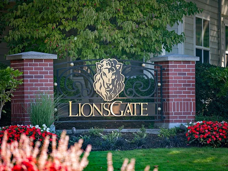 LionsGate South — Photo 35