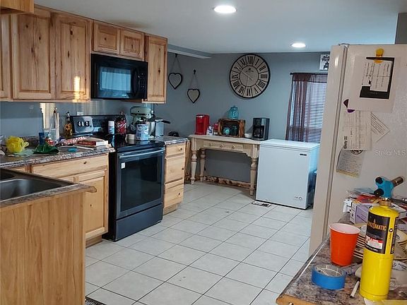 3rd image of 12830 Parkwood St