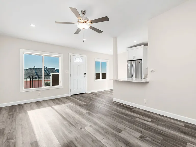 212 Palos Verdes Blvd. — Photo 12