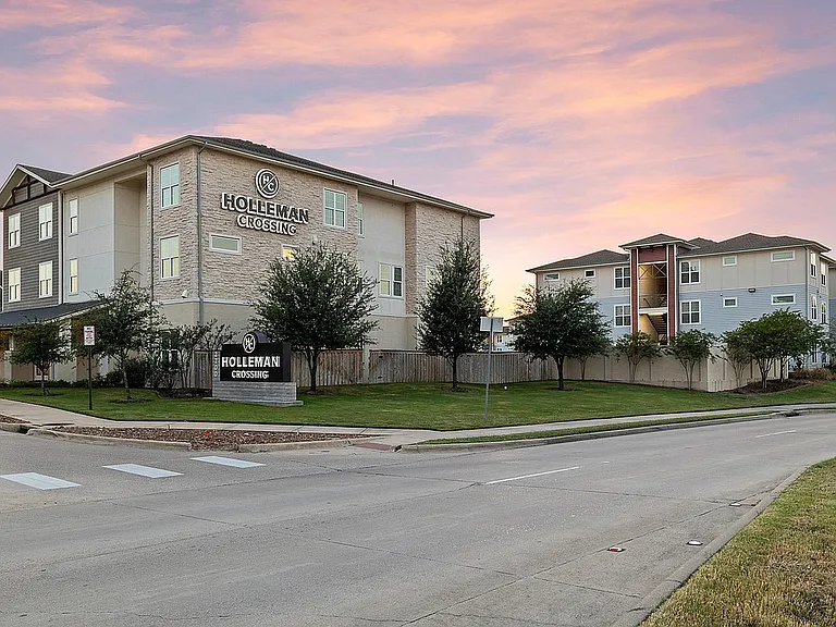 Holleman Crossing — Photo 11