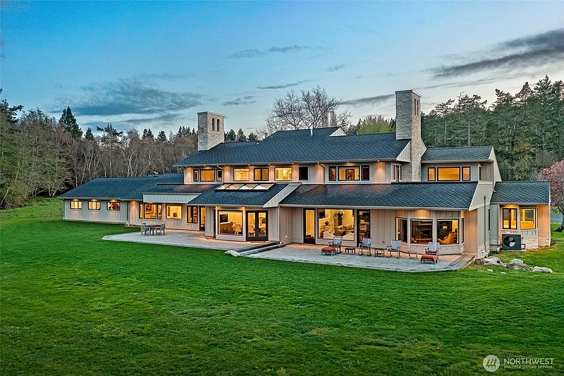 3rd image of 735 Rosler Road
