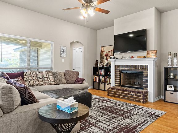 2nd image of 907 Hickok Dr