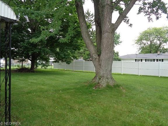 2nd image of 3903 Woodstock Dr