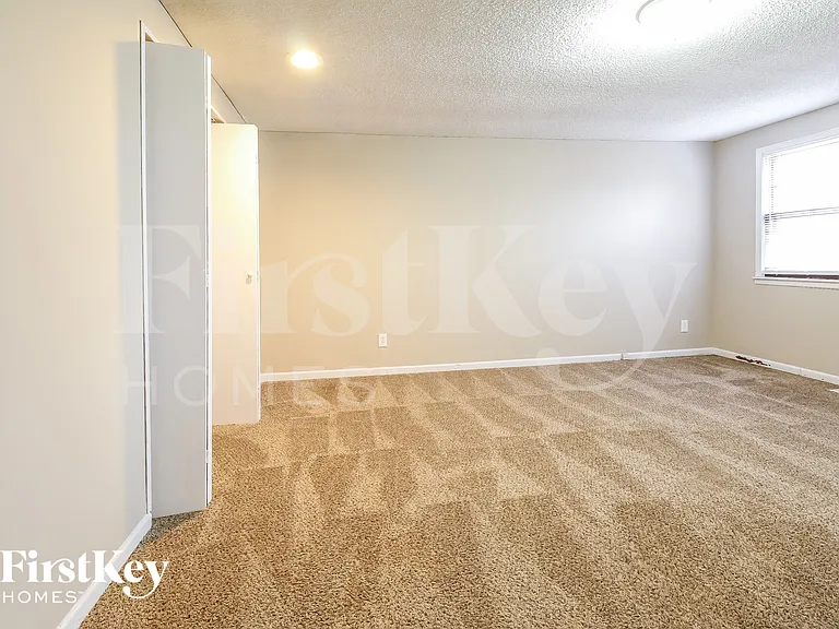 7714 NW 69th Ter — Photo 12