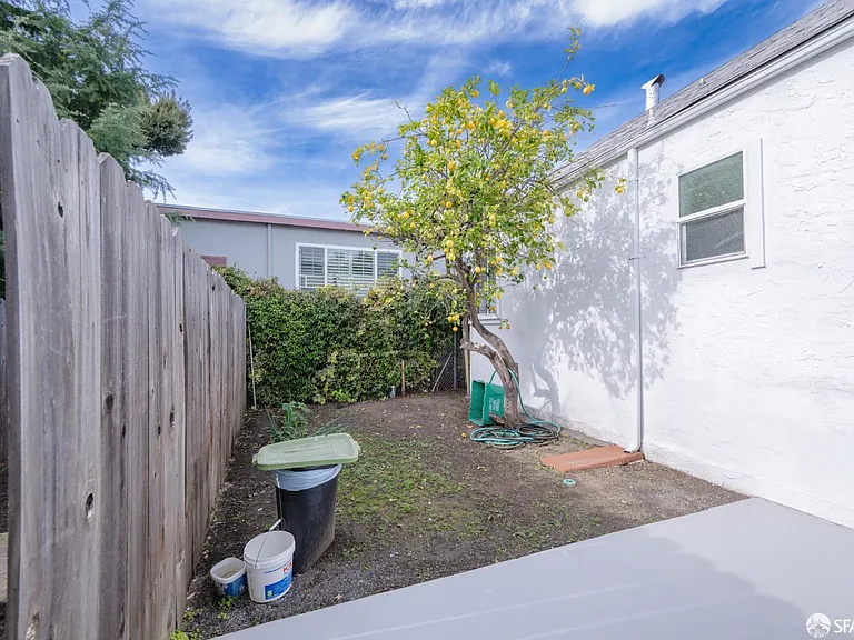 6029 Macarthur Blvd — Photo 32