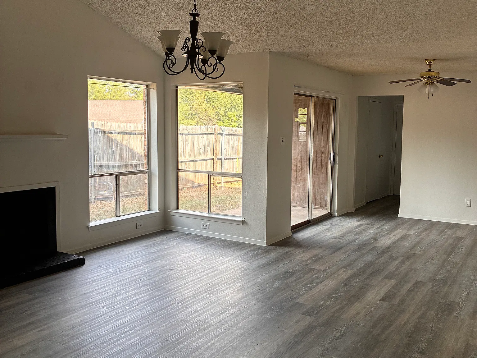 3 bed, 1200 sqft, $1,375 — Photo 2