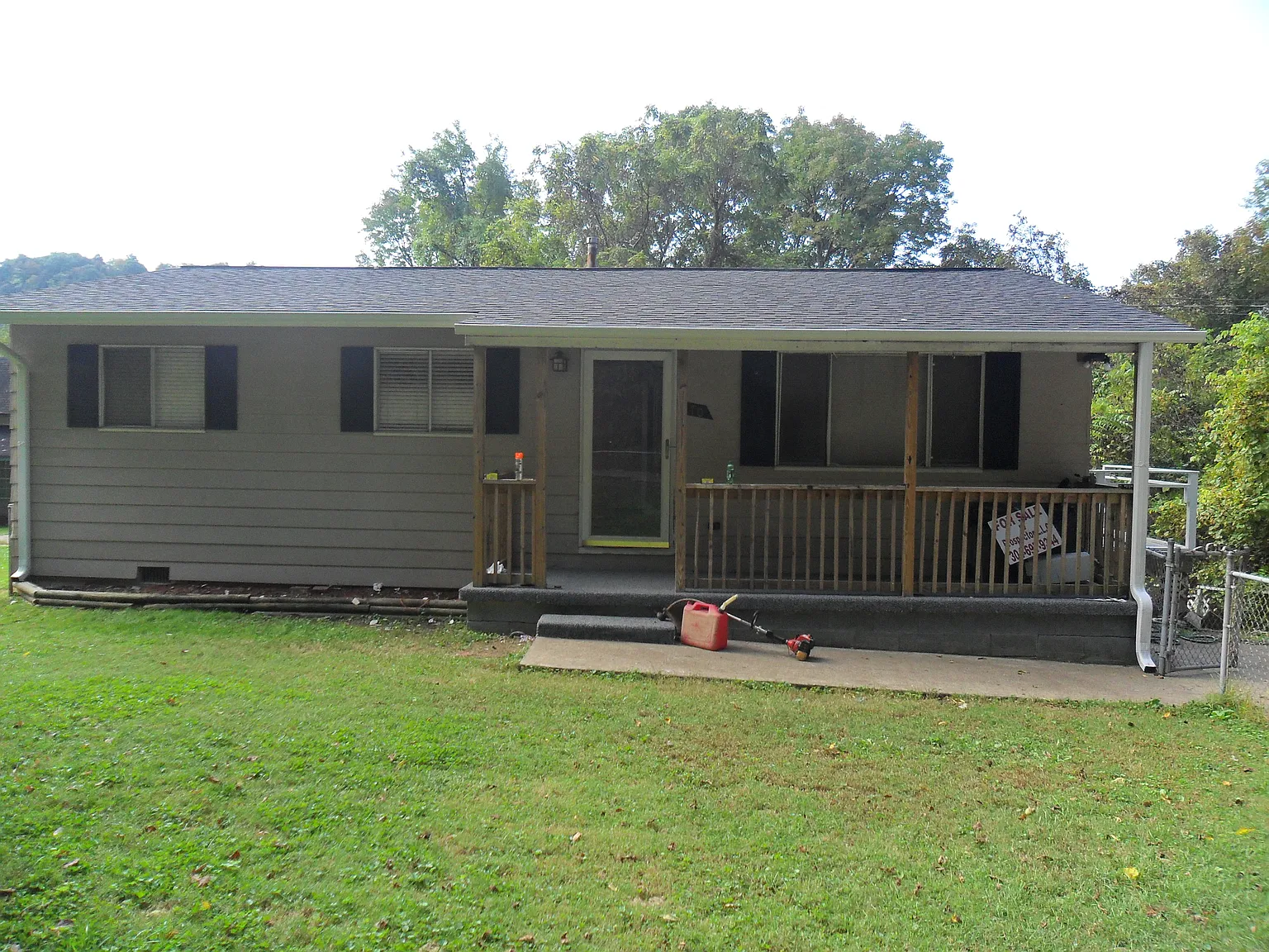 170 Westview Ave photo 1