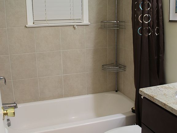 Bathroom 1 (Main Level)