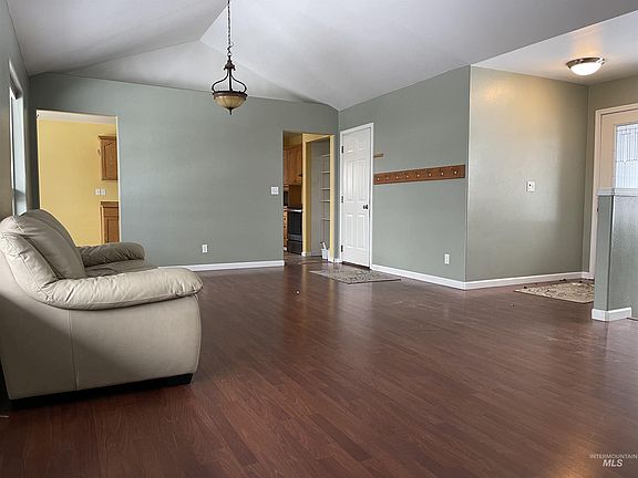 4th image of 887 Conestoga Dr