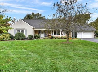24 Sweetbriar Rd, Somerset, NJ 08873