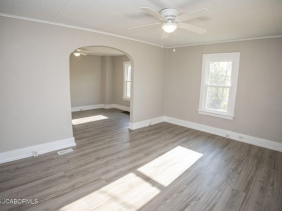 4th image of 421 Marshall St