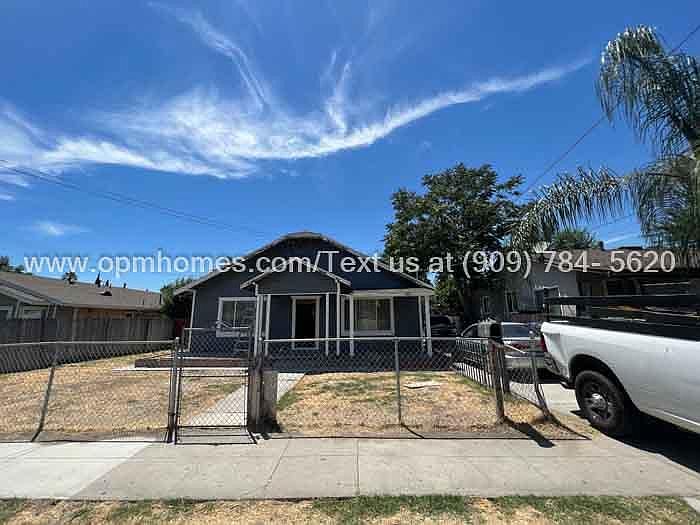 1st image of 1068 N Sierra Way